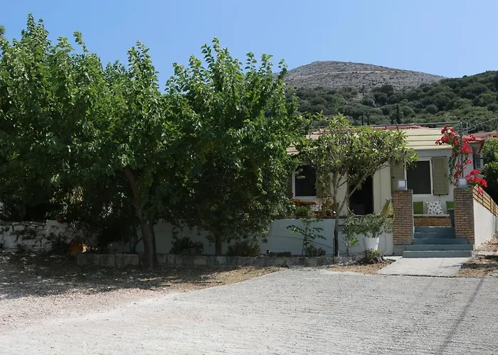 Stathi\'S Cottage